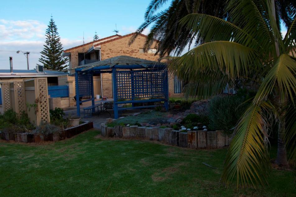 Esperance Beachfront Resort Экстерьер фото