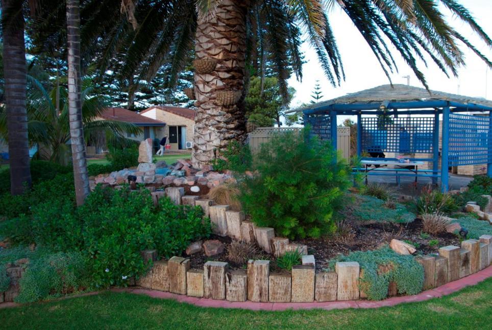 Esperance Beachfront Resort Экстерьер фото