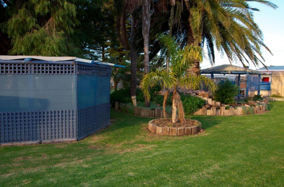 Esperance Beachfront Resort Экстерьер фото